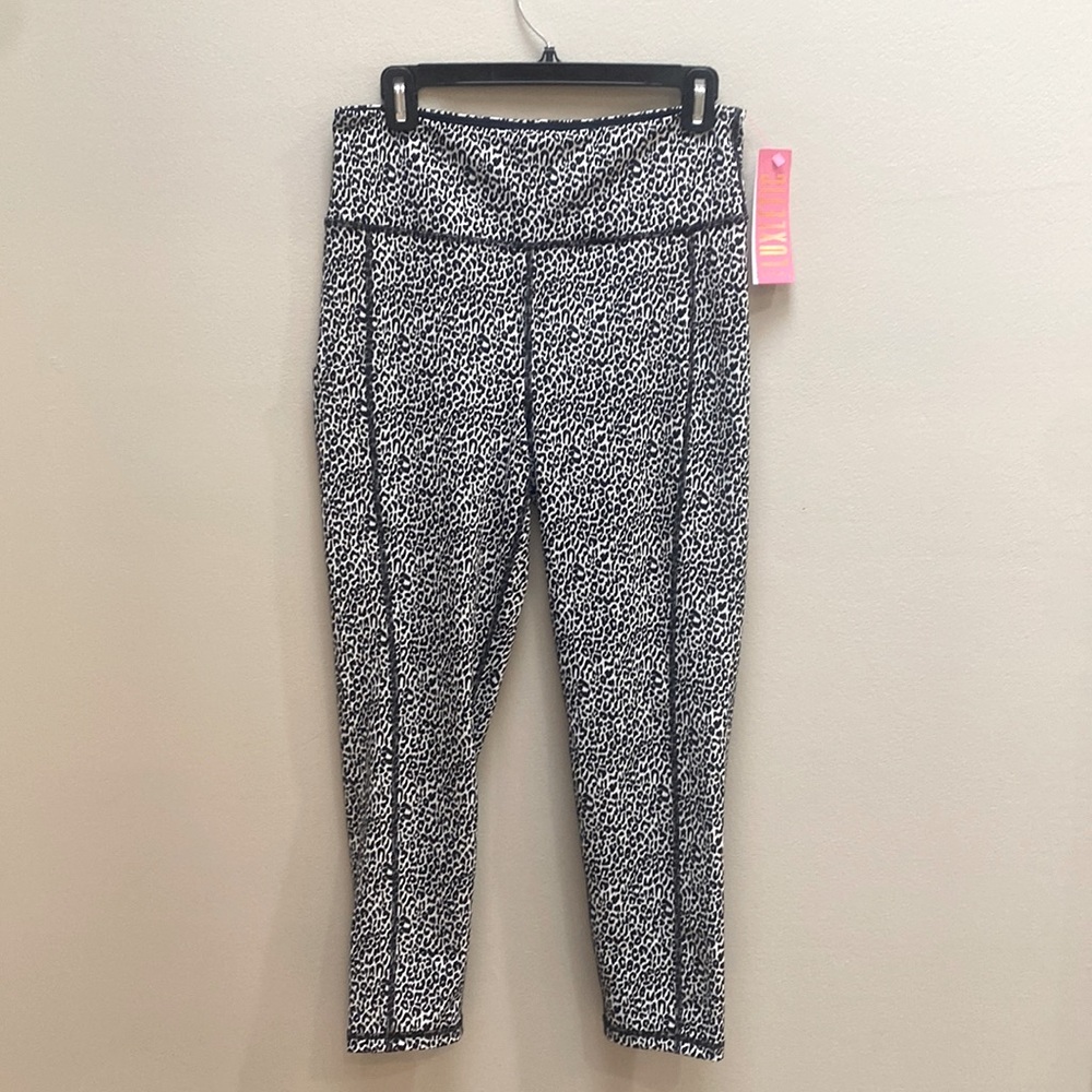 Lilly Pulitzer Luxletic Weekender High Rise Onyx Legging. Size large
